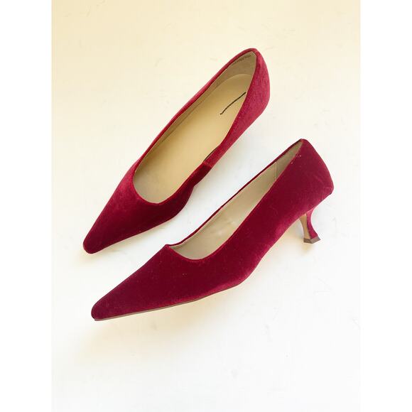NWOB Ann Taylor Red Velvet Pointed toe Kitten Heel Pumps 10 - Picture 2 of 6